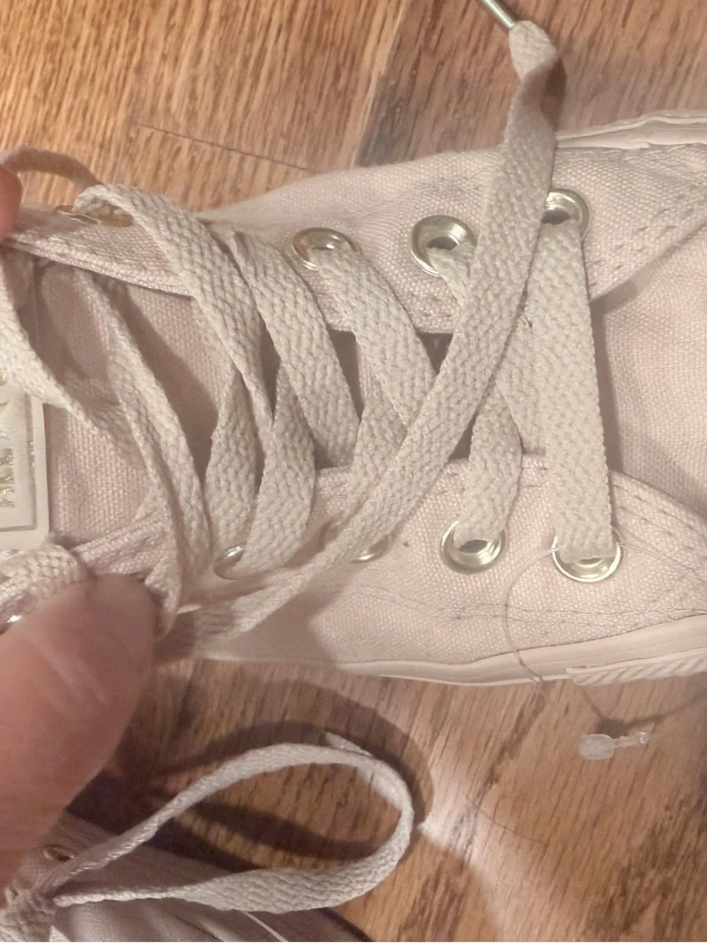 Women’s Low-Top Converse in Blush Pink with Gold Eyelets and Logo sz7